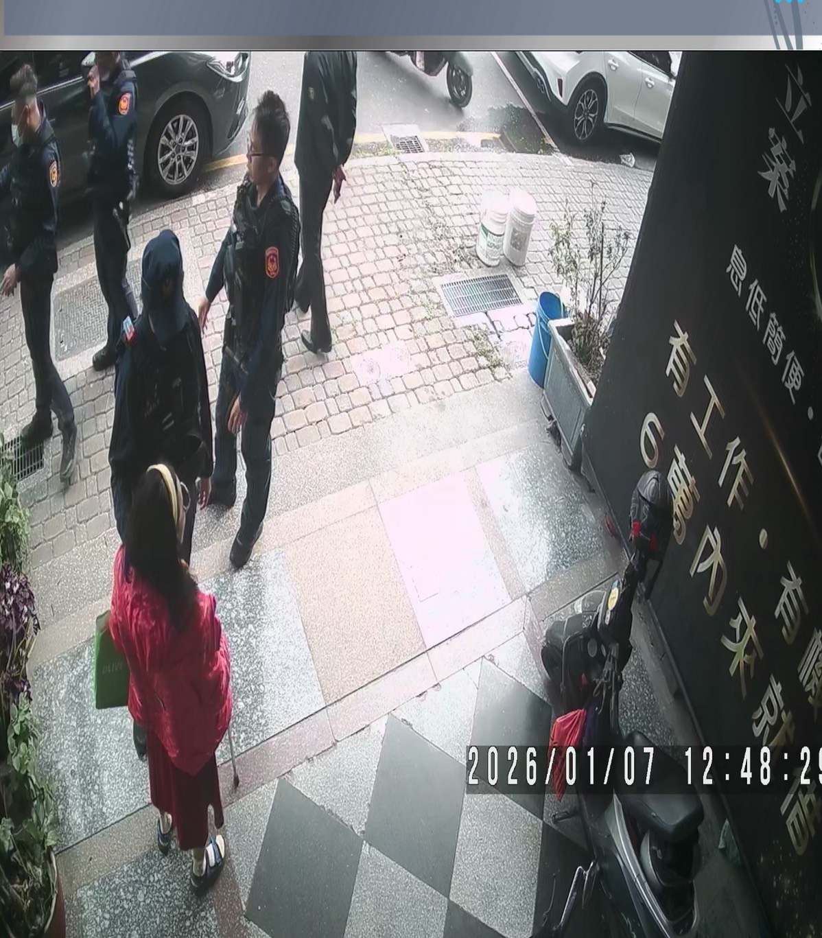 安南區民眾遭遇網路愛情詐騙,來華南當舖諮詢房屋借款,店方人員詢問後發覺有異,立即通報轄區第五分局